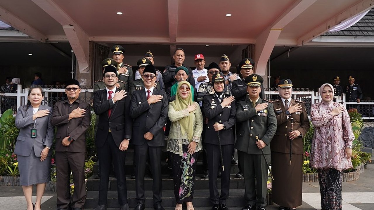 Wali Kota dan Ketua DPRD Hadiri Hari Bhayangkara ke-79 di Lapdek Kota Sukabumi